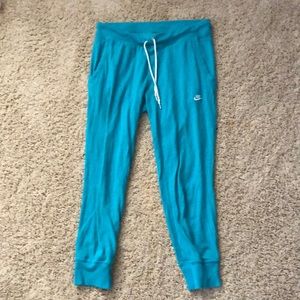 Nike sweatpants cropped